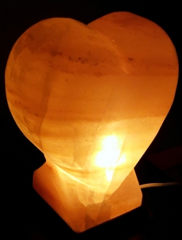 Salzkristall-Lampe "Herz" (ca. 4-5 kg, ca. 25 cm Höhe)